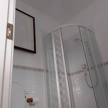 Oda ve Kahvaltı Solastobann Arthouse 1 En-suite