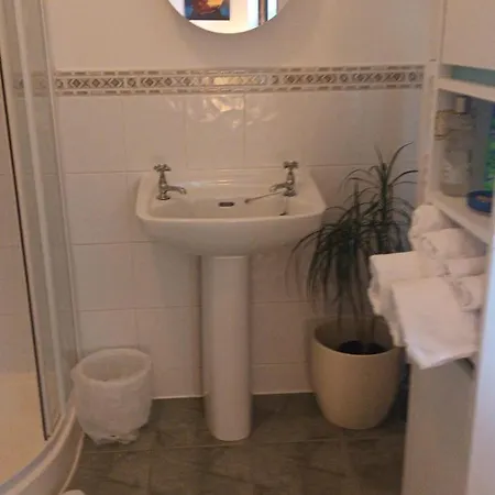 Alojamento de Acomodação e Pequeno-almoço Solastobann Arthouse 1 En-suite 3*